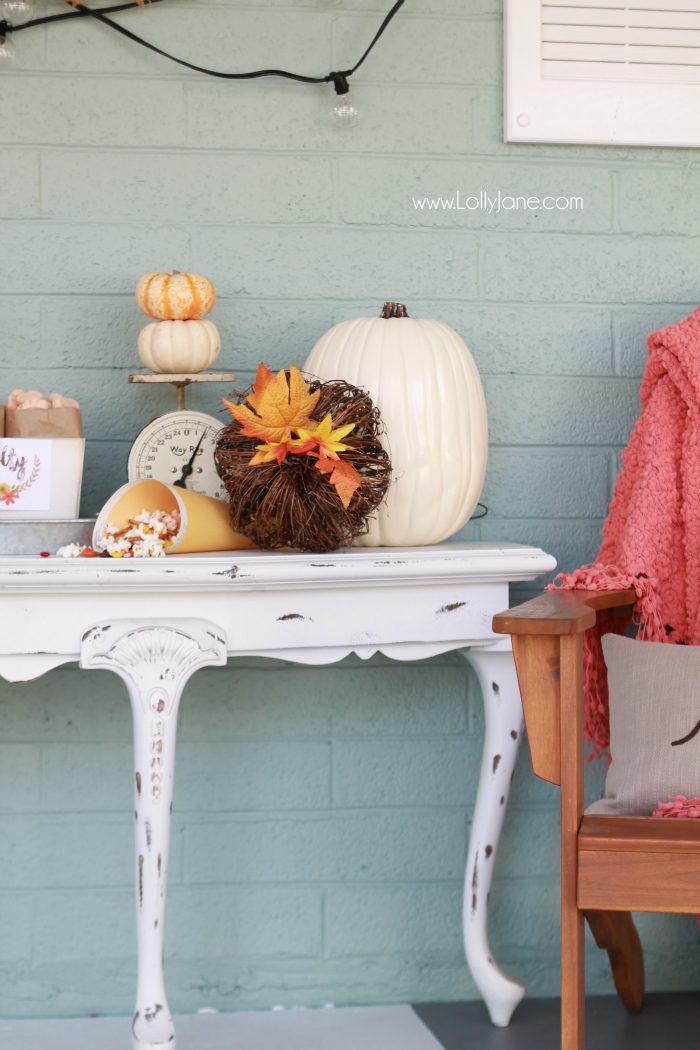 Easy fall popcorn bar, so yummy! Pretty popcorn bar printables, free prints and tags! Love these fall popcorn bar ideas!