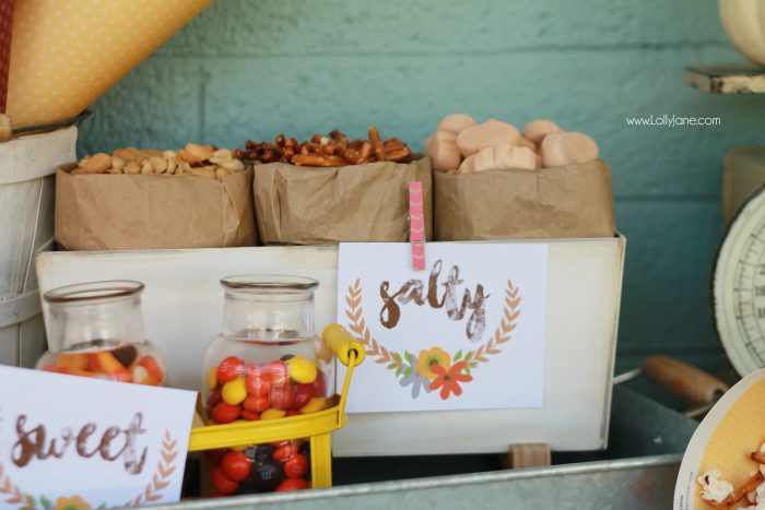 Easy fall popcorn bar, so yummy! Pretty popcorn bar printables, free prints and tags! Love these fall popcorn bar ideas!