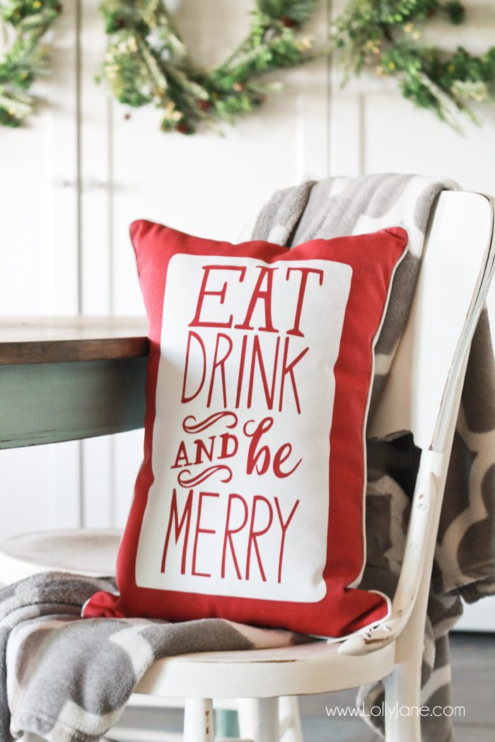Easy Christmas Tablescape Decorating Ideas... spruce up your dining space in no time!