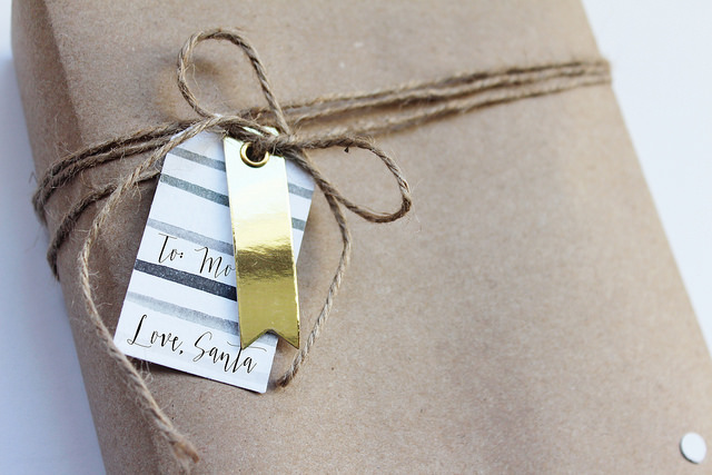 DIY watercolor tags. See this easy tutorial on how to make pretty Christmas tags!