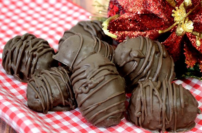 Easy to make Dark Chocolate Mounds Bites. So good! Easy dessert idea, love this easy recipe! Perfect easy Christmas dessert idea, great neighbor gift idea too! 