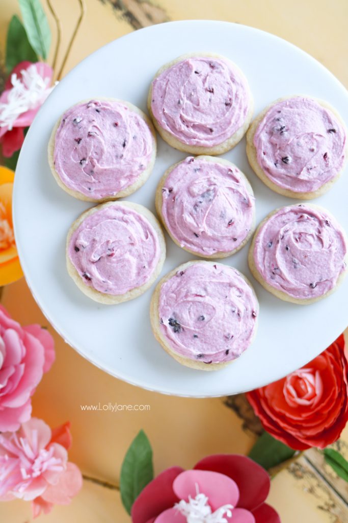 Fresh Blackberry Buttercream Frosting... so dang good! Top on cookies, cupcakes or a cake!