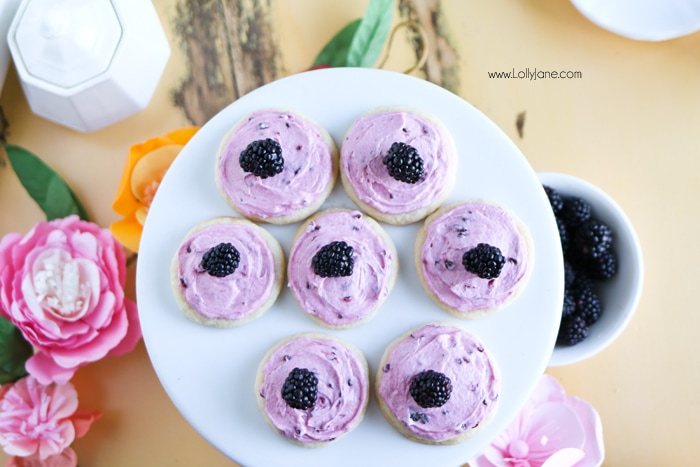 Blackberry buttercream frosting