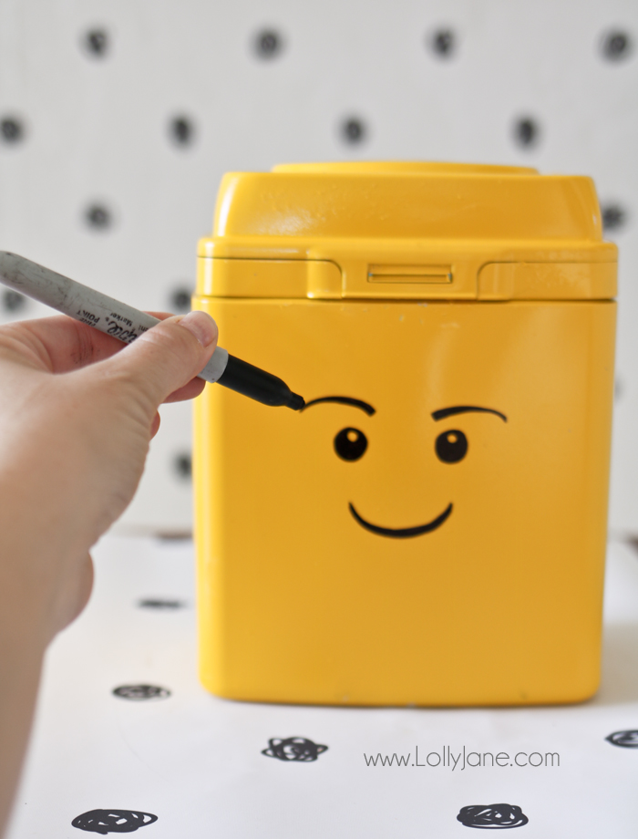 Empty formula container? Upcycle it in just a few steps to cool LEGO storage! Your kids will love this easy tutorial!