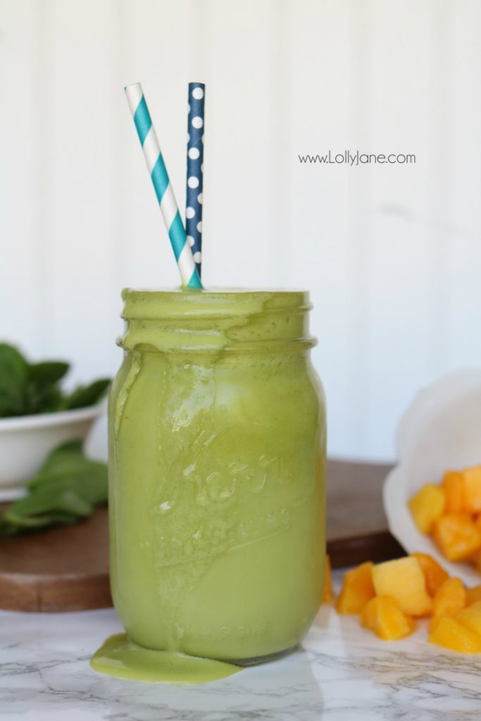 Healthy mango green smoothie recipe! Easy green smoothie recipe, dump frozen mango chunks and blend. Healthy green smoothie for healthy eating ideas!