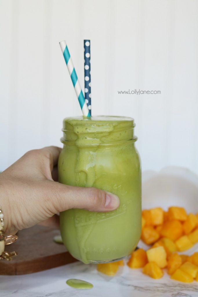 Healthy mango green smoothie recipe! Easy green smoothie recipe, dump frozen mango chunks and blend. Healthy green smoothie for healthy eating ideas!