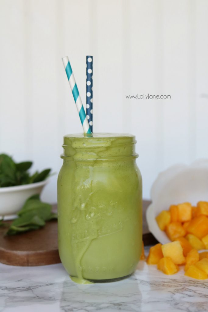 Healthy mango green smoothie recipe! Easy green smoothie recipe, dump frozen mango chunks and blend. Healthy green smoothie for healthy eating ideas!