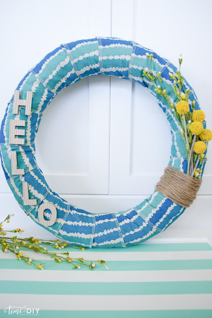 Easy summer wreath tutorial. Love this fabric wrapped wreath. Cute summer wreath tutorial!