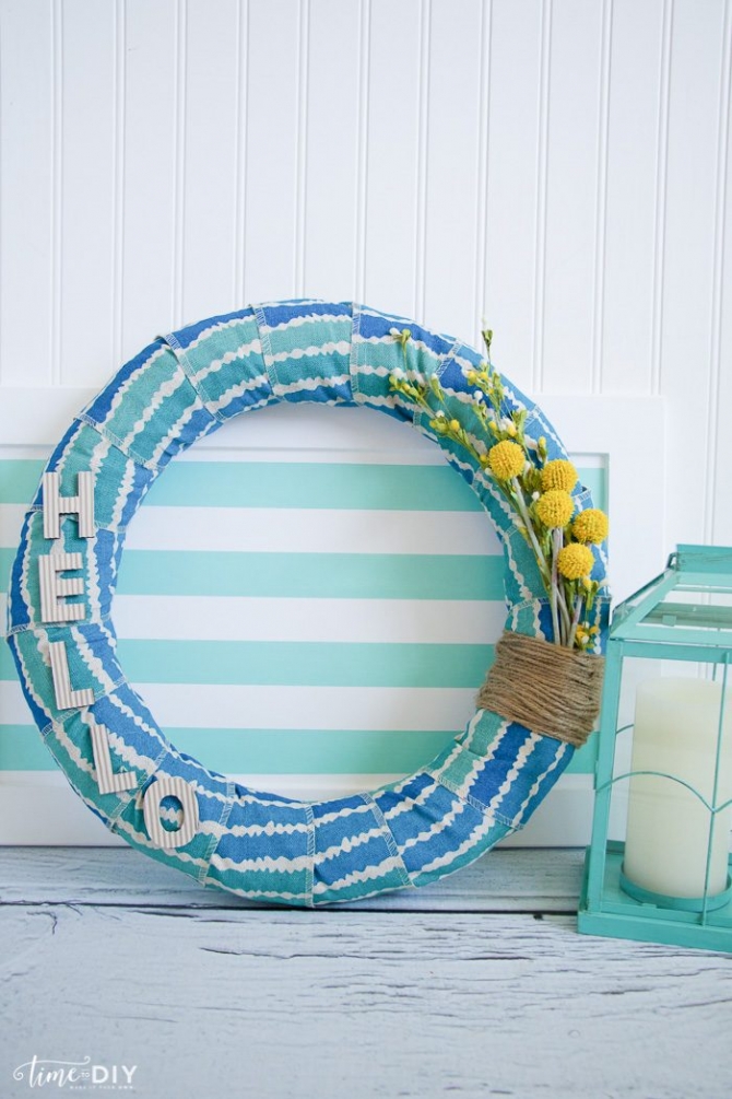 Easy summer wreath tutorial. Love this fabric wrapped wreath. Cute summer wreath tutorial!