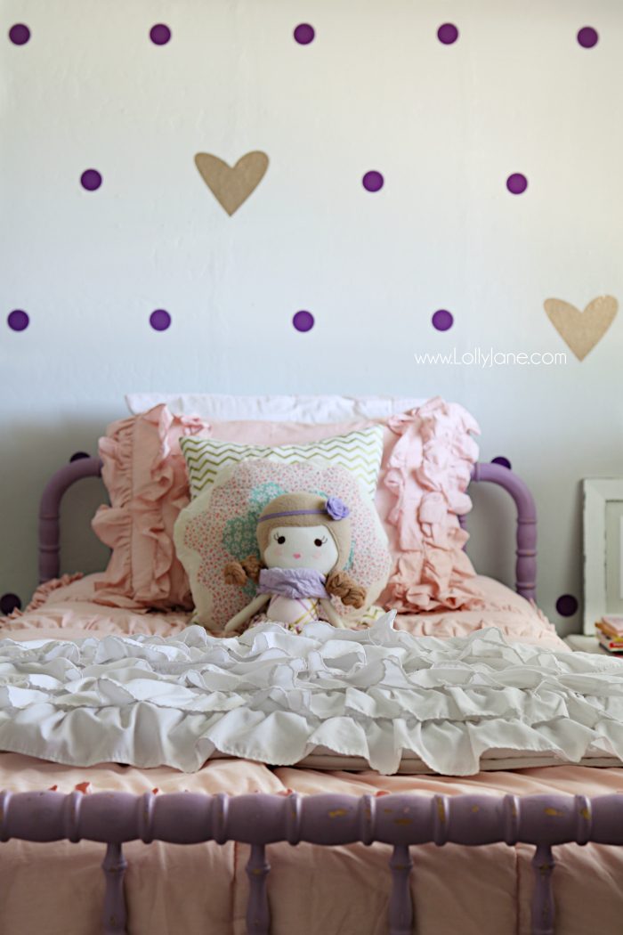 Little girl purple gold bedroom makeover. Pretty purple and gold girls bedroom. Lots of bedroom decor ideas!