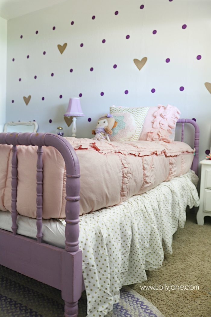 Little girl purple gold bedroom makeover. Pretty purple and gold girls bedroom. Lots of bedroom decor ideas!