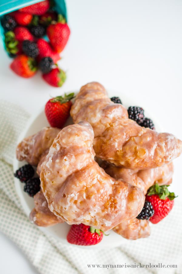 Winning recipe: these sweet berry croissants are a must make recipe! Yummy glazed croissants, filled with berries and cream, a light brunch recipe, great for Mother's Day brunch or a shower dessert idea! Yummy sweet berry croissants!