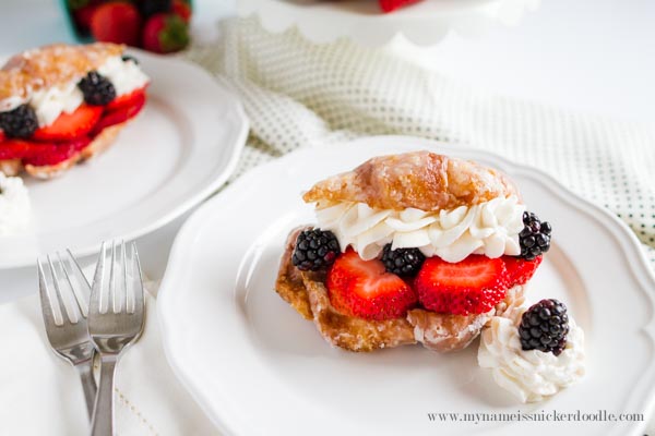 Winning recipe: these sweet berry croissants are a must make recipe! Yummy glazed croissants, filled with berries and cream, a light brunch recipe, great for Mother's Day brunch or a shower dessert idea! Yummy sweet berry croissants!