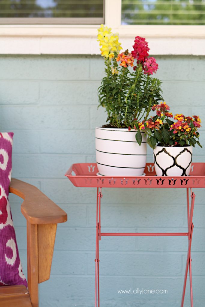 Summer porch decor ideas! Love the pops of coral and bright summer colors! New vases with colorful flowers really brighten up this summer porch! Great summer porch decor ideas!