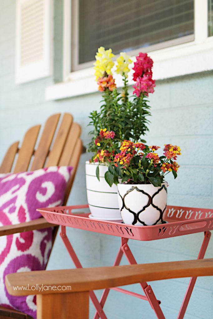 Summer porch decor ideas! Love the pops of coral and bright summer colors! New vases with colorful flowers really brighten up this summer porch! Great summer porch decor ideas!