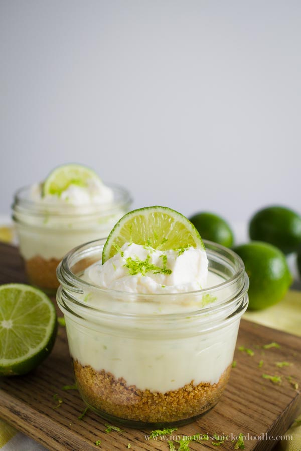 No Bake Mini Key Lime Cheesecake recipe. Easy dessert idea! Great summer dessert recipe. Love this no bake cheesecake recipe, yum! Key lime cheesecake recipe, mmm!