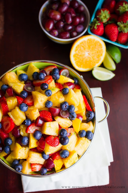 Summer Fruit Salad Recipe, yum! Easy summer recipe idea! Great summer side dish! Love this easy fruit salad recipe!