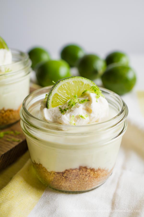 No Bake Mini Key Lime Cheesecake recipe. Easy dessert idea! Great summer dessert recipe. Love this no bake cheesecake recipe, yum! Key lime cheesecake recipe, mmm!