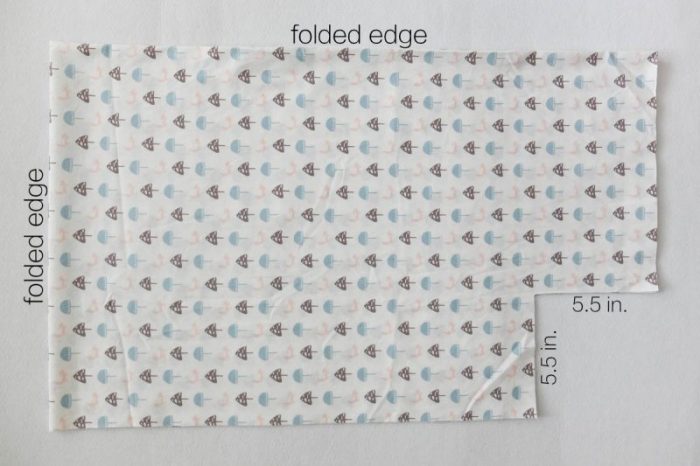 enkel ændring pad cover tutorial. Fantastisk måde at tilpasse babyens børnehave med denne nemme at følge skiftende pad tutorial. Fantastisk Syning tutorial!'s nursery with this easy to follow changing pad tutorial. Great sewing tutorial!