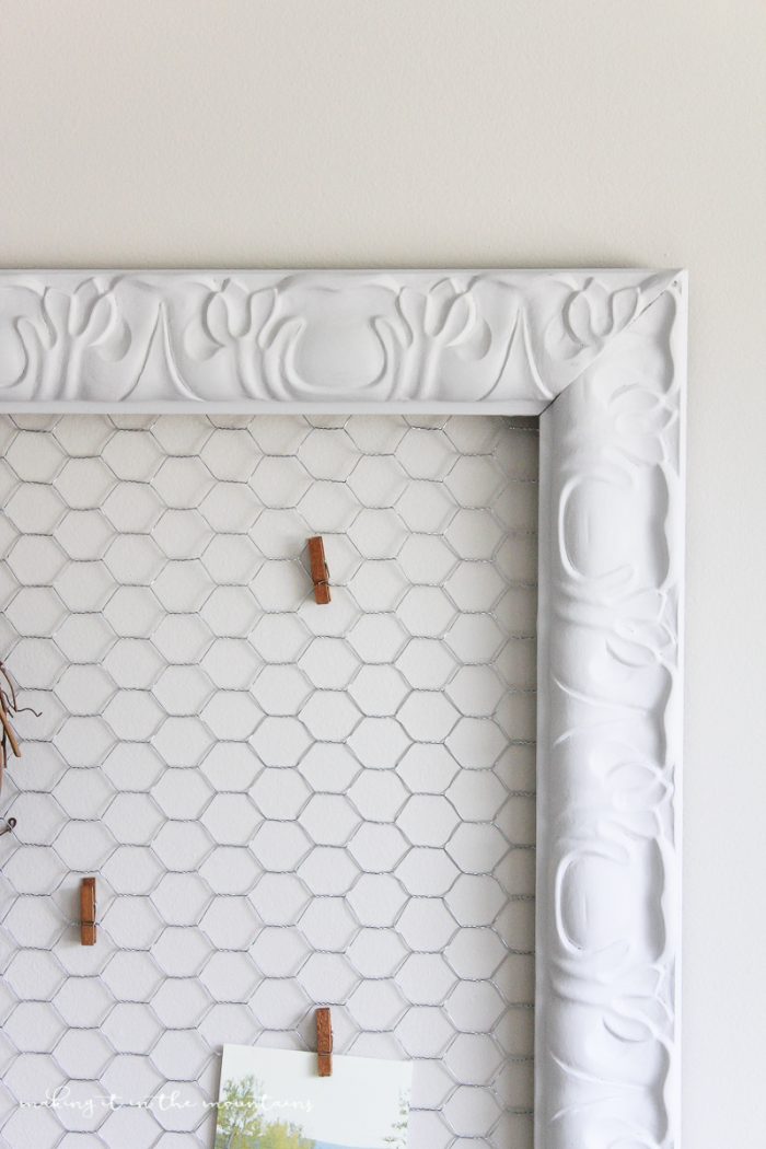 Easy DIY Memo Board, so pretty and perfect to display your favorite photos or decor! |via MakingItInTheMountains.com