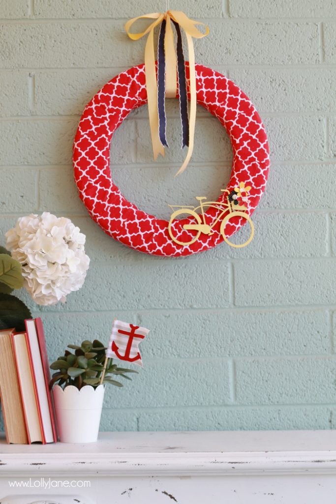 Easy summer bicycle wreath tutorial. Cute summer wreath idea! Love this bicycle wreath tutorial, cute home decor and summer decor idea!