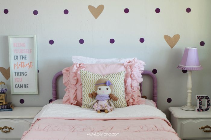 Little girls purple gold bedroom makeover. Easy ideas to pull together little girls room decor. Love this purple bedroom decor ideas!