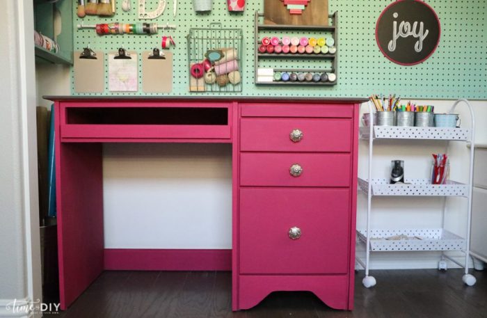 Cute Pink Desk Makeover!