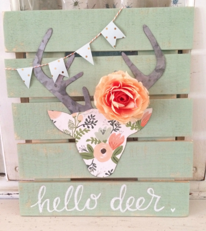 DIY floral deer head pallet art. Easy DIY deer head silhouette craft! Love this Rifle Paper Co floral covered metal deer head art!