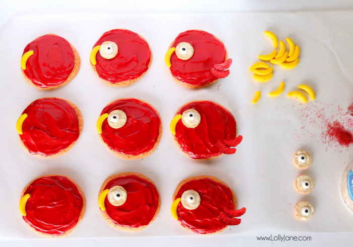 Cute! Easy peasy Parrot Sugar Cookies, great for a jungle theme party!