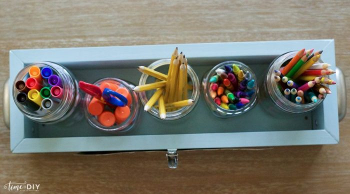 DIY Wood Caddy tutorial. Step by step to make this easy homework caddy, great way to coral your kids school supplies! Love this easy wood caddy tutorial!