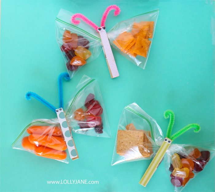 How to make fun kids snacks in a few steps! Love this easy to make butterfly snack bags. #kidssnacks #healthykidssnacks #kidssnackideas #lunchideasforkids #howtomakebutterflysnackbags