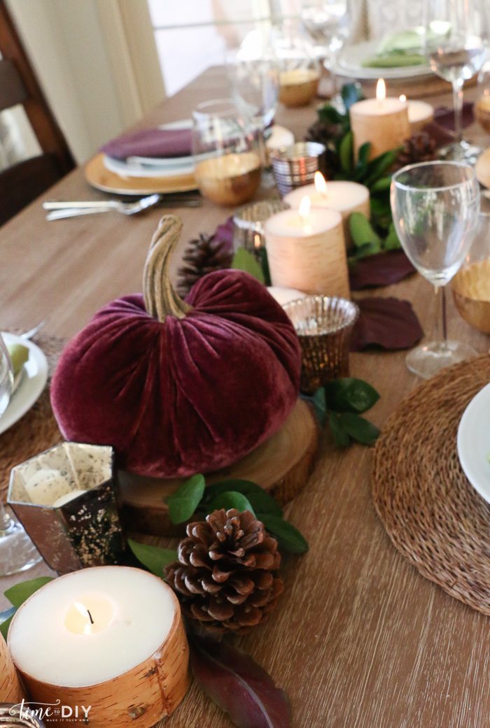 Pretty Thanksgiving tablescape decor ideas!