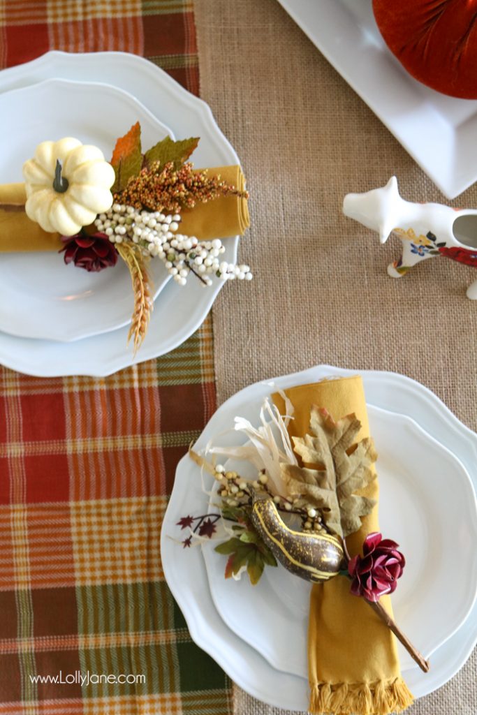 Easy Fall Tablescape! Check out these quick tips on how to make the perfect place settings for holiday entertaining!