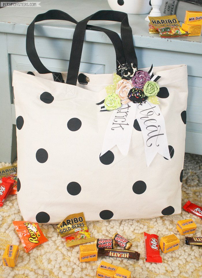 No-Sew Trick or Treat Bag, perfect to bling out your Halloween bag!