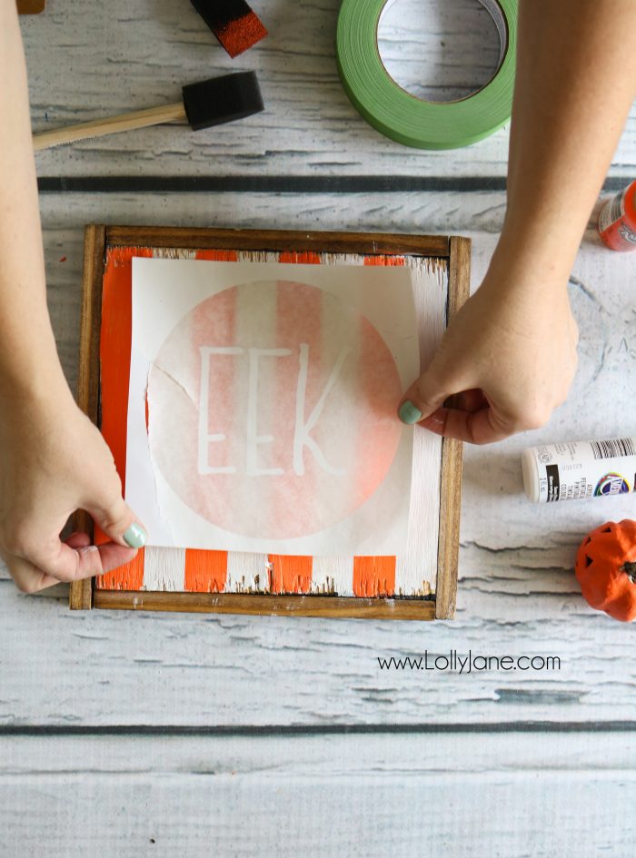 Easy DIY Halloween striped "Eek!" sign.. super cute for the spooky holiday and includes cut file to make your own!