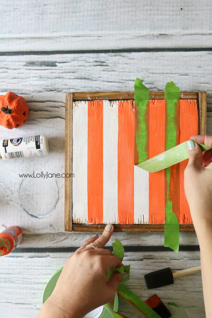 Easy DIY Halloween striped "Eek!" sign.. super cute for the spooky holiday and includes cut file to make your own!