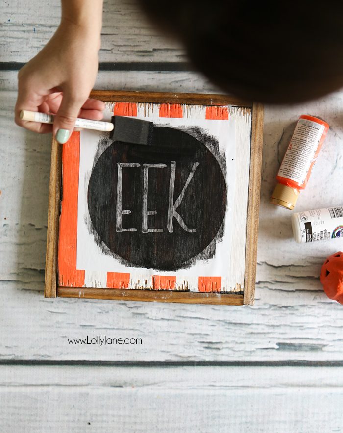 Easy DIY Halloween striped "Eek!" sign.. super cute for the spooky holiday and includes cut file to make your own!