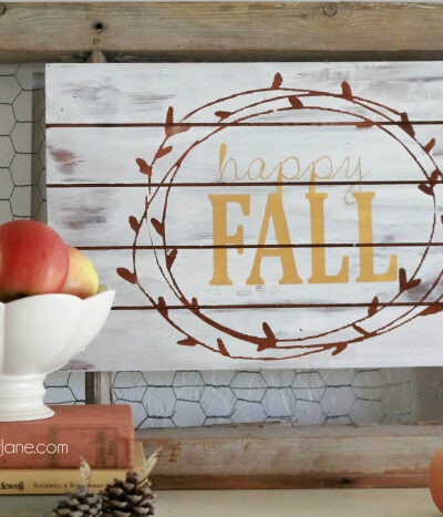 DIY Happy Fall Pallet Sign | See how easy it is to make this cute Happy Fall wood sign! Love this easy fall decor idea!