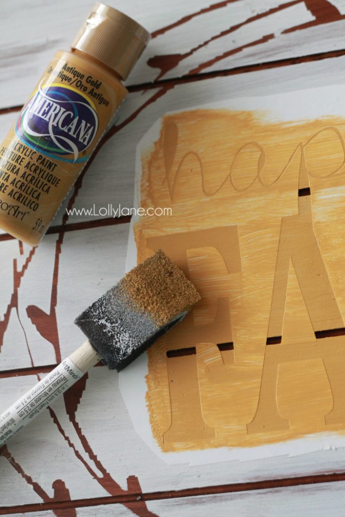 DIY Happy Fall Pallet Sign | See how easy it is to make this cute Happy Fall wood sign! Love this easy fall decor idea!