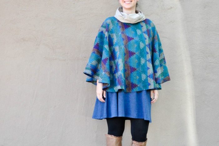 DIY Poncho with an EASY tutorial to follow, check it out! PERFECT for fall and winter!