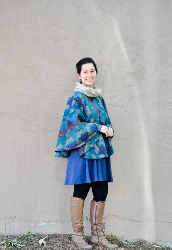 DIY Poncho with an EASY tutorial to follow, check it out! PERFECT for fall and winter!