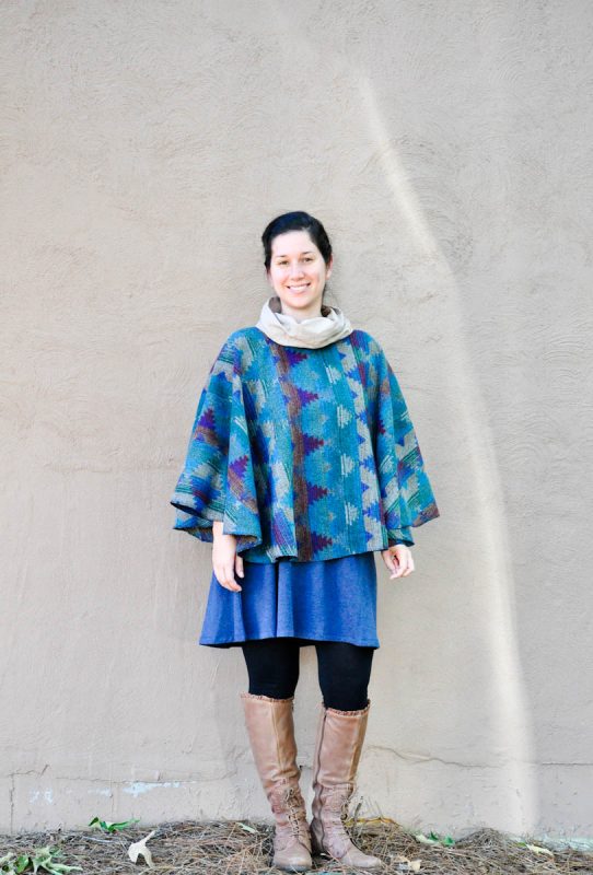 DIY Poncho with an EASY tutorial to follow, check it out! PERFECT for fall and winter!