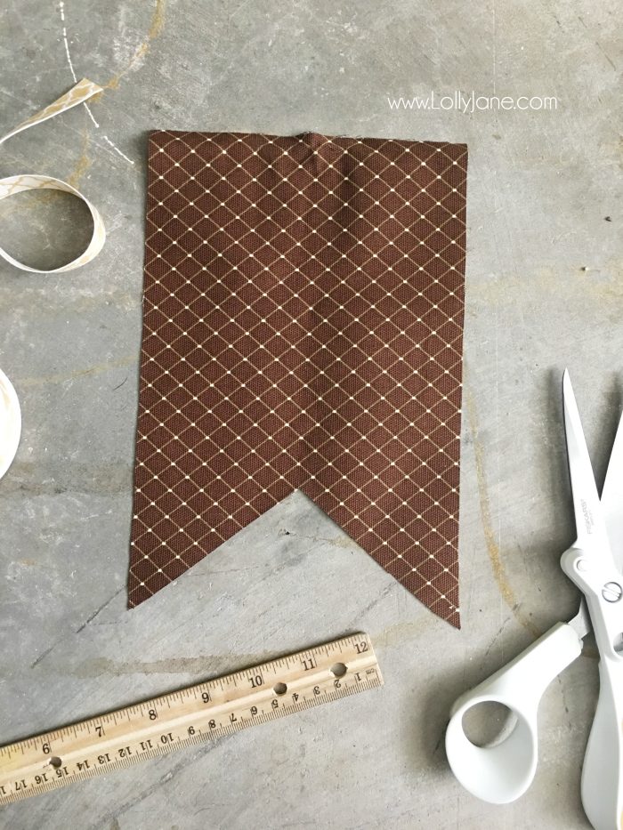 abric and Wood Give Thanks bunting tutorial | Make this easy fall bunting, cute Thanksgiving decor idea! Love this easy DIY bunting!