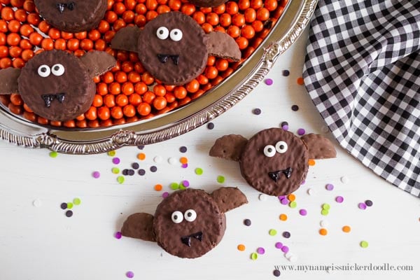 Ding Dong bat treats | Love this easy Halloween craft, such a cute kids Hallween treat idea!