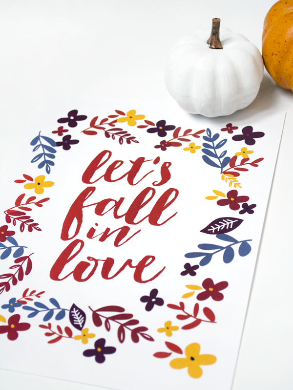 Let's Fall in Love FREE PRINTABLE | Adore this fall in love free fall print, such a cute digital download home decor idea.