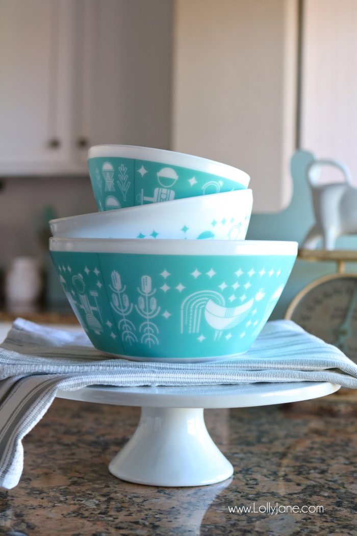 Darling Vintage Charm inspired by Pyrex set... makes the PERFECT Christmas gift or just fill with goodies! Cute!