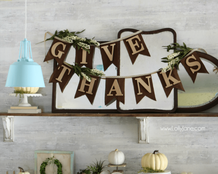 Fabric and Wood Give Thanks bunting tutorial | Make this easy fall bunting, cute Thanksgiving decor idea! Love this easy DIY bunting!