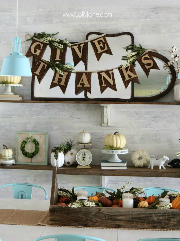 Fabric and Wood Give Thanks bunting tutorial | Make this easy fall bunting, cute Thanksgiving decor idea! Love this easy DIY bunting!