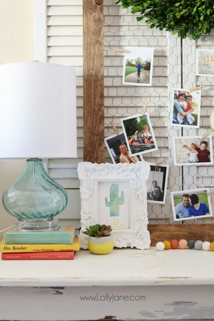 Love this easy to build rustic photo display. Such a cute way to share pictures! Cute chickenwire frame idea