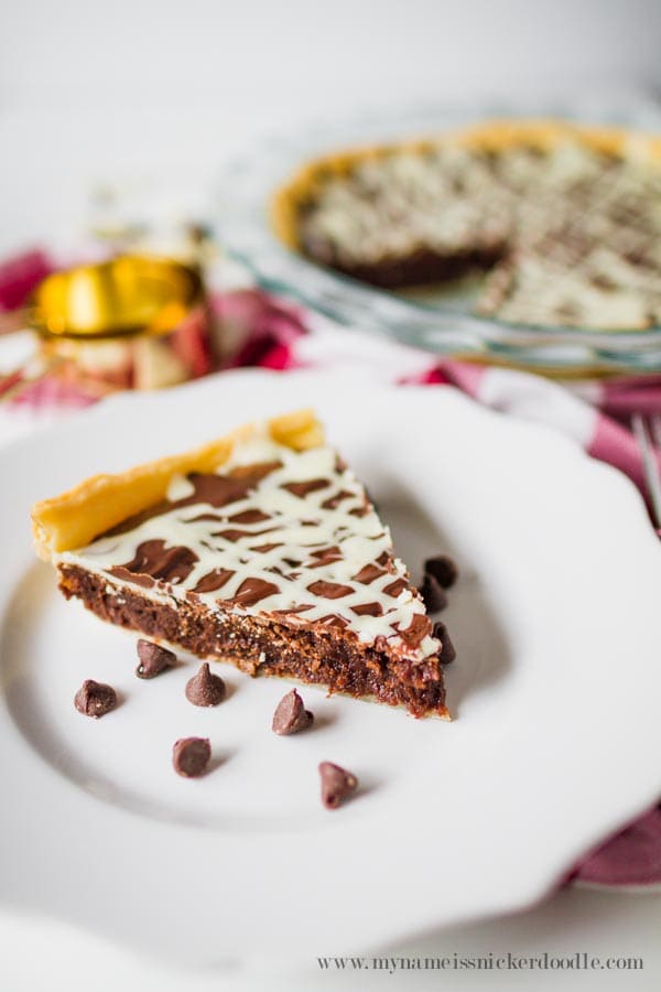 Fudge Brownie Pie recipe. This pie is some of the best comfort food that can be found! A must try chocolately fudge brownie pie!